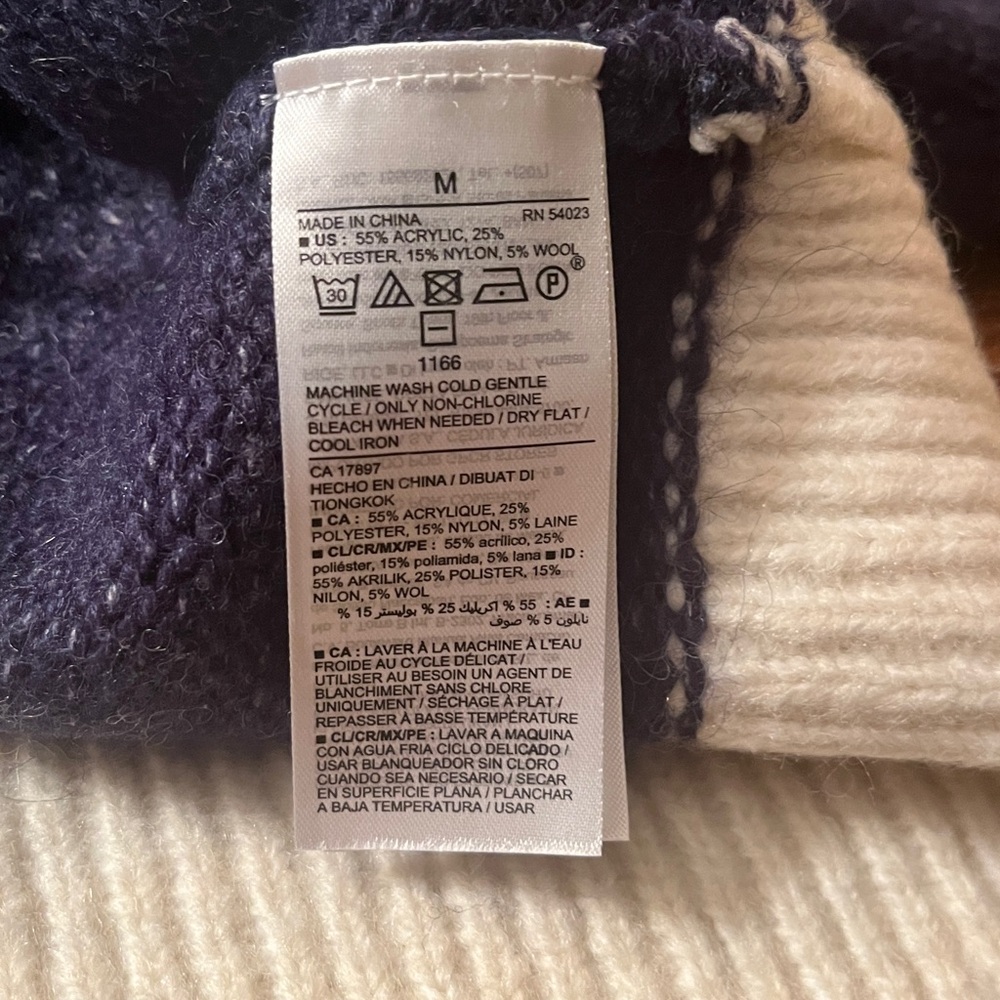 NWT Old Navy Blue and Cream Fair Isle Sweater - Picture 5 of 7